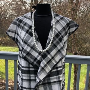 Mud Pie   Woman’s light weight cape vest